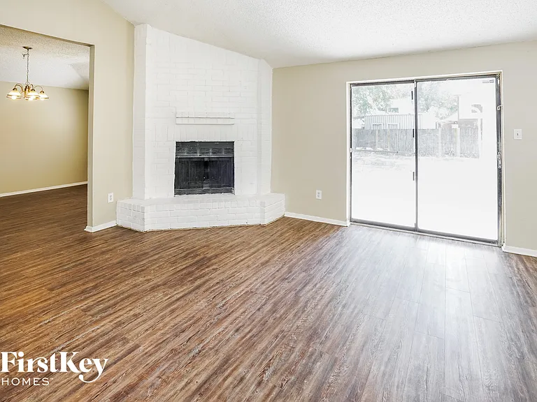 2306 Cranberry Cir — Photo 3