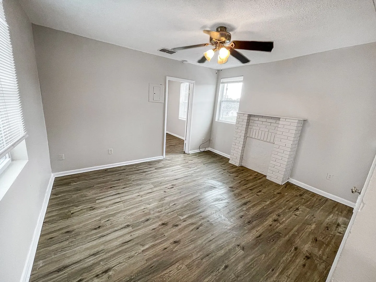 Tavares 1 Bed 1 Bath Upper Apartment — Photo 4