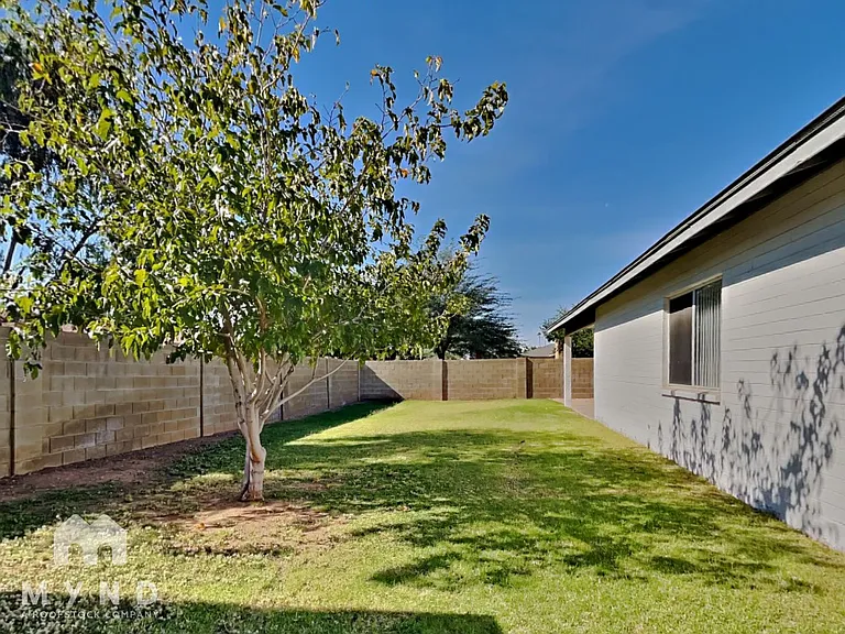 725 W Utopia Rd — Photo 17
