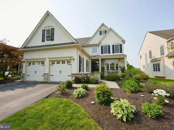 302 Waynebrook Dr, Chester Springs, PA 19425