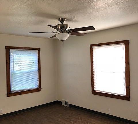 2nd image of 33 W Lincoln Ave