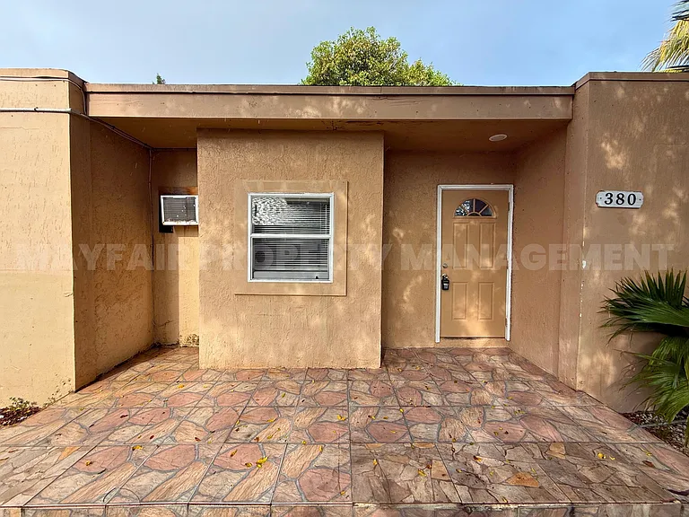 380 Kingsbridge St — Photo 18