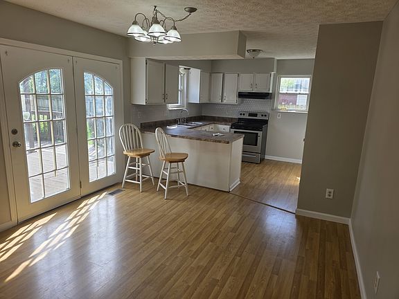 4th image of 1827 Watertower Dr