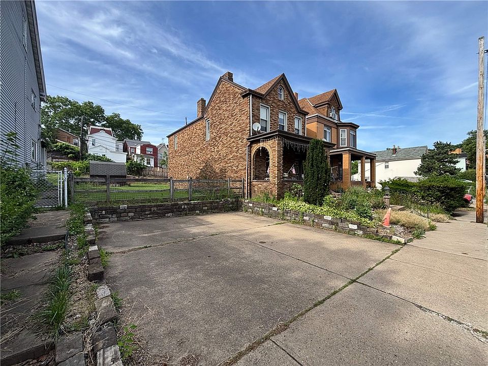 1st image of 135 Rochelle St