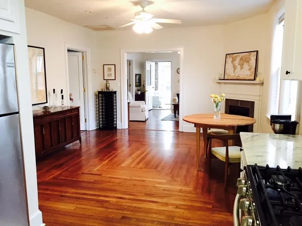 61 Folly Road Blvd, Charleston, SC 29407