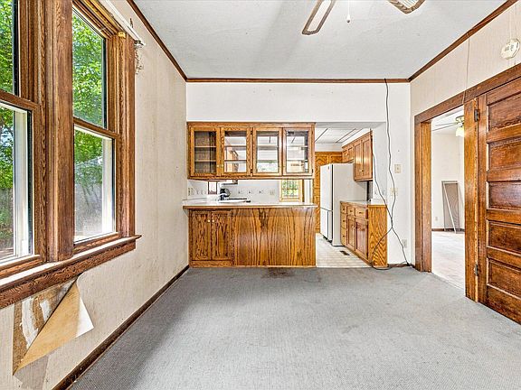 5th image of 328 3rd St SE