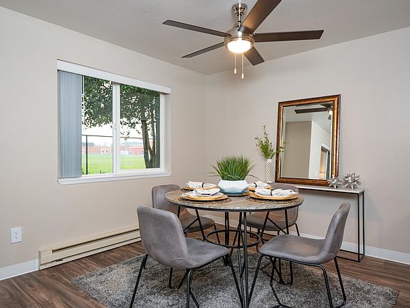 Kings Meadow Apartments ; Troutdale, OR ; Dining Room