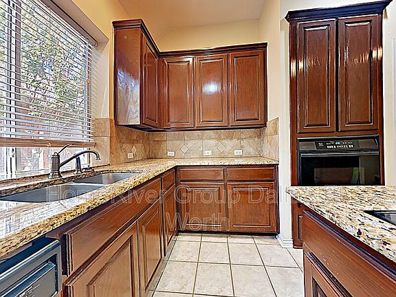 3rd image of 2429 Aberdeen Dr