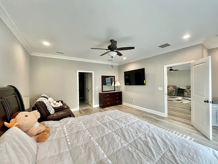 60B 5th Ave — Photo 9