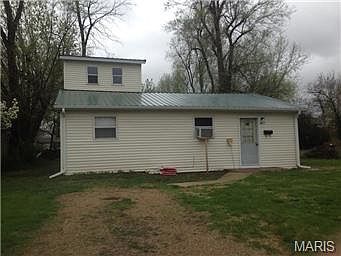 2nd image of 424 Miller St