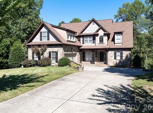 394 Stone Cliff Ln, Lake Wylie, SC 29710