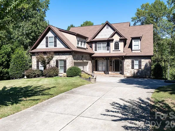 394 Stone Cliff Ln, Lake Wylie, SC 29710