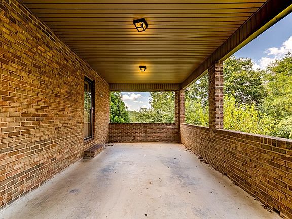 3rd image of 1025 Jeanette Ave