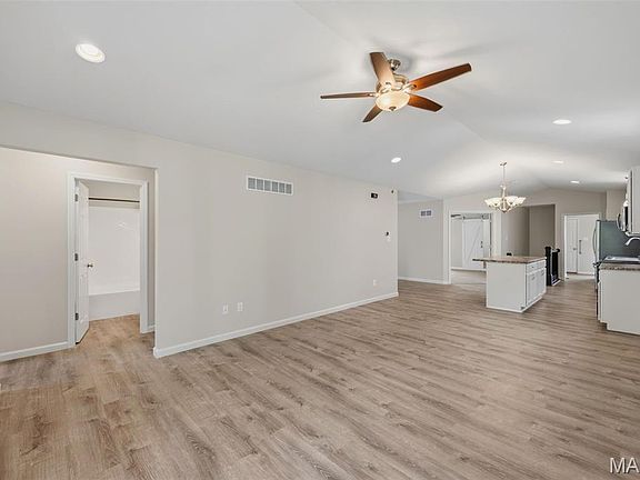 4th image of 4021 Broad St