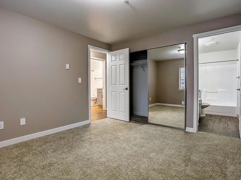 Sunset Highlands Apartments — Photo 18