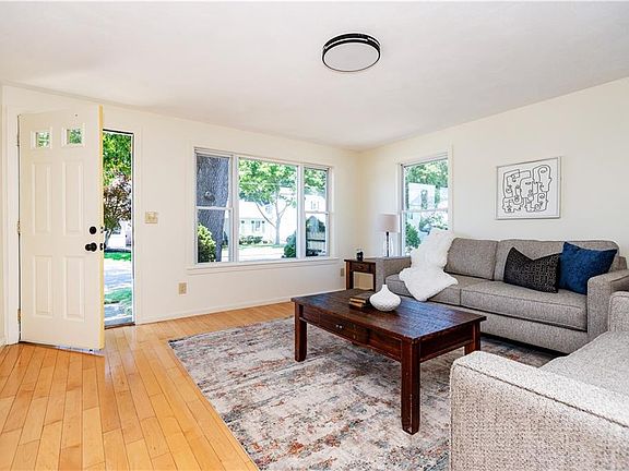 3rd image of 45 Brookdale Blvd