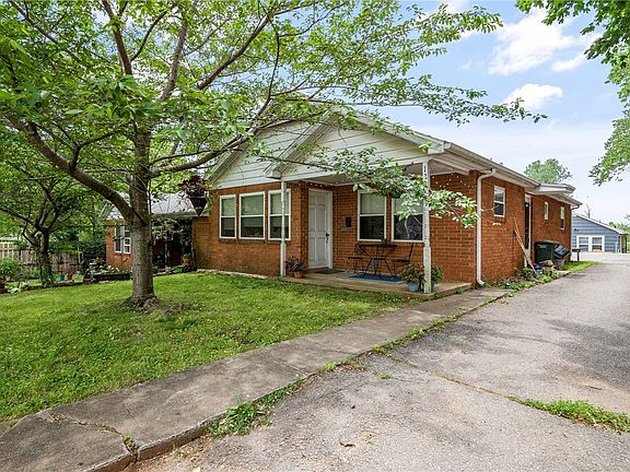 4th image of 133 E Conner St