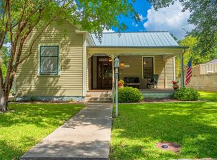 104 E Schubert St, Fredericksburg, TX 78624