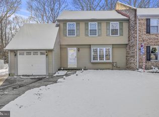 30 Oak Forest Dr, Sicklerville, NJ 08081