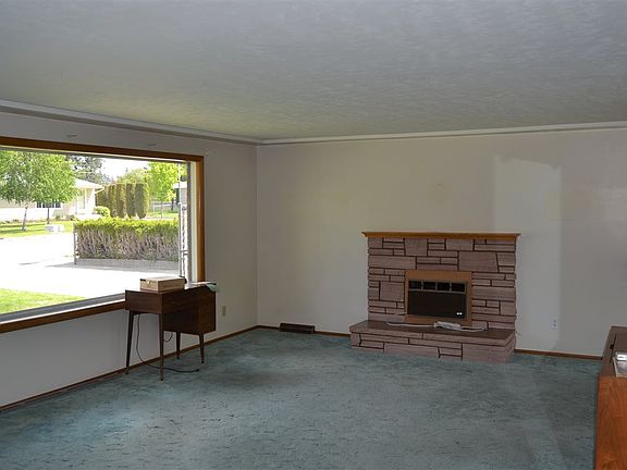 3rd image of 6814 E 10th Ave