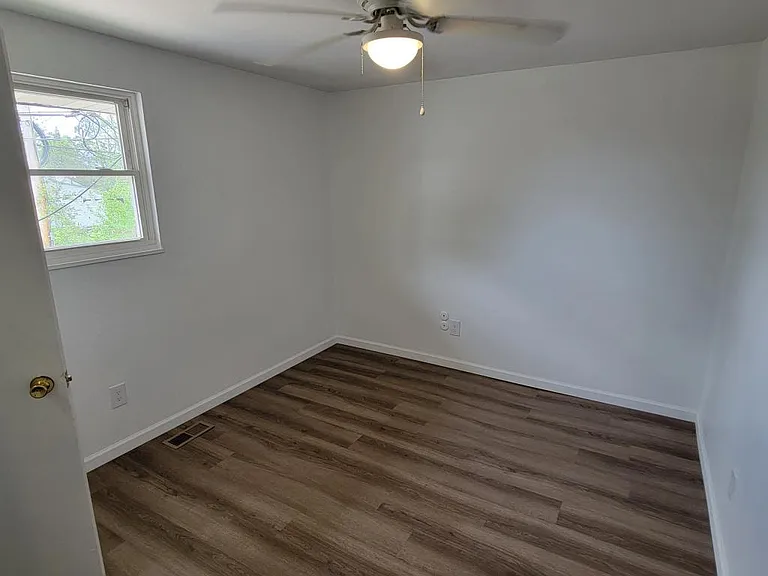 1529 Miami Ave — Photo 4