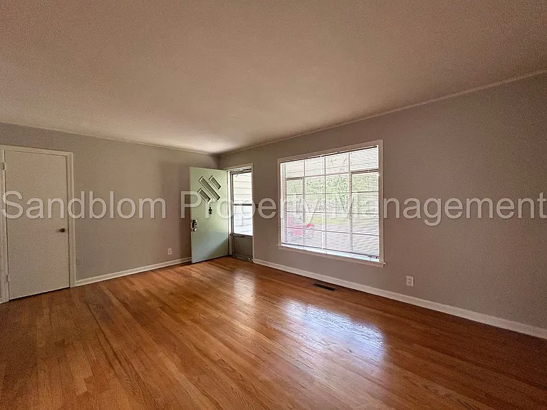 1439 S Louisville Ave — Photo 4