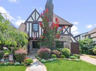 352 Princeton Rd, Rockville Centre, NY 11570