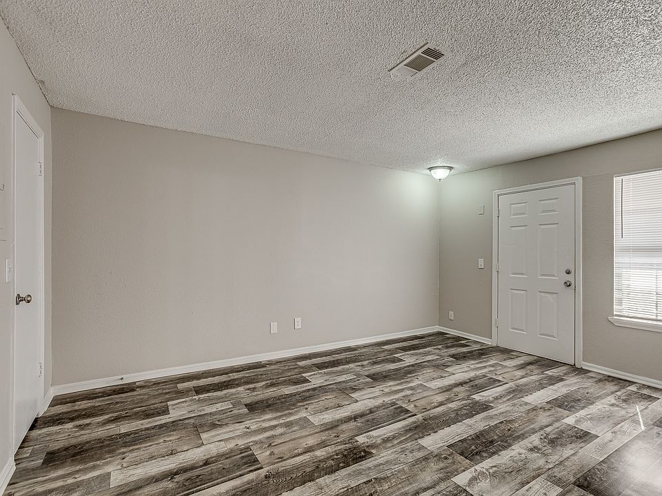 Tuscany Village - Living Room