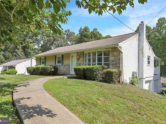 3rd image of 367 Bishop Rd
