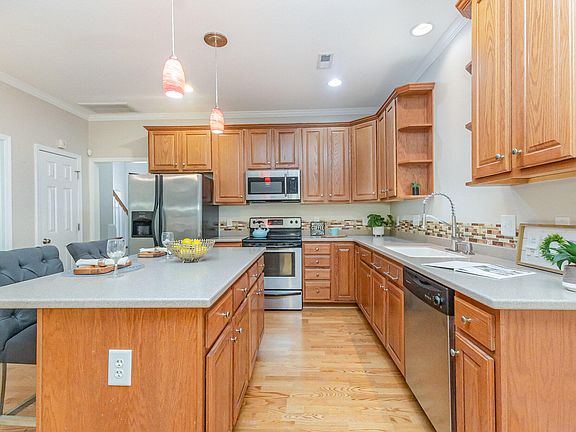 2nd image of 10141 Bessborough Dr
