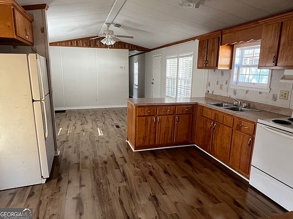 4th image of 727 W 3rd St #14
