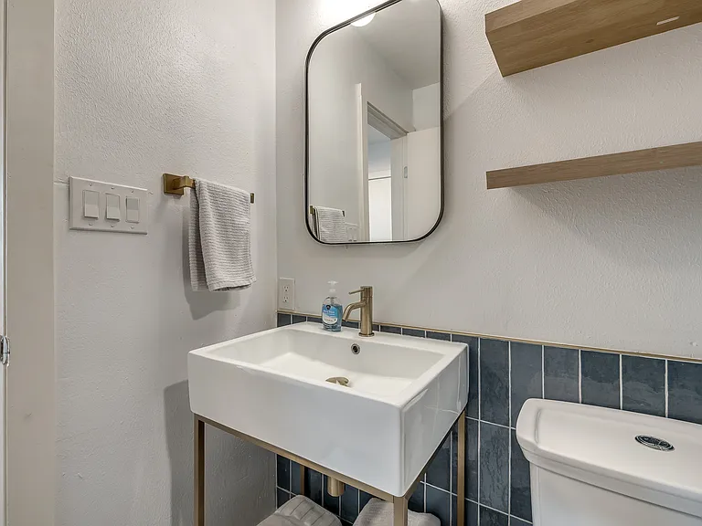 1111 W Comanche St — Photo 20