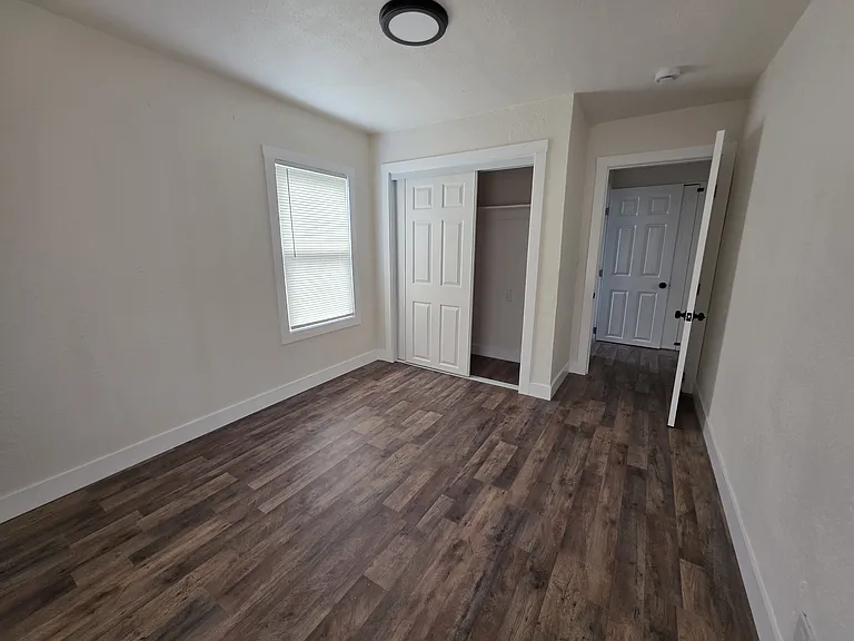 139 Ambrose Ave #A — Photo 8