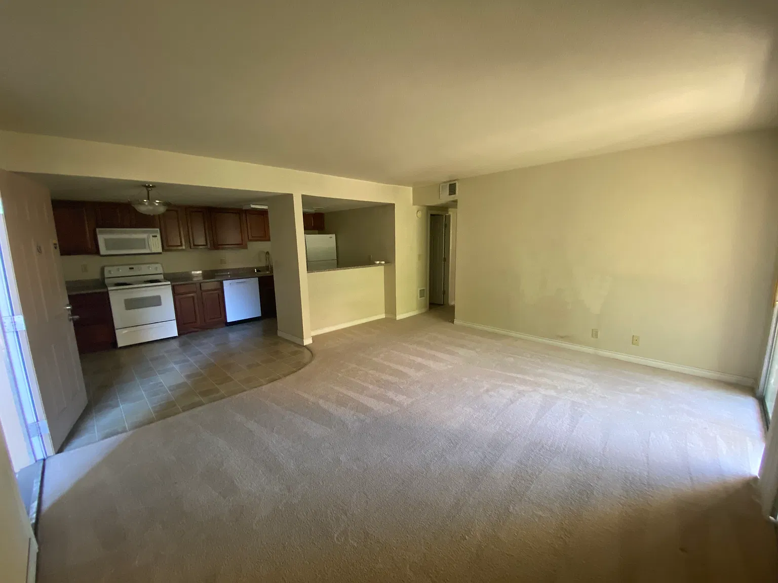 2 bed, 816 sqft, $1,200 — Photo 3