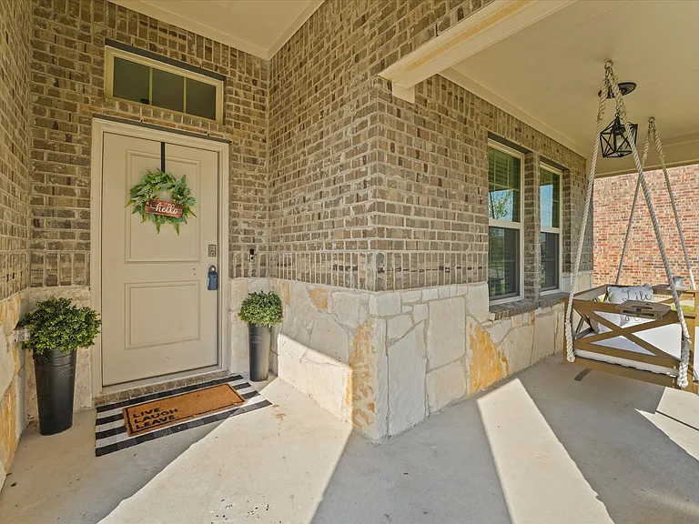 287 Thoroughbred St — Photo 3