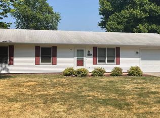 725 Prairie View Rd, Knoxville, IL 61448