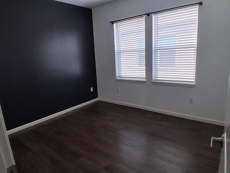 1924 Calumet St #202 — Photo 8