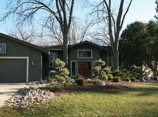 8729 Walton Oaks Dr, Bloomington, MN 55438