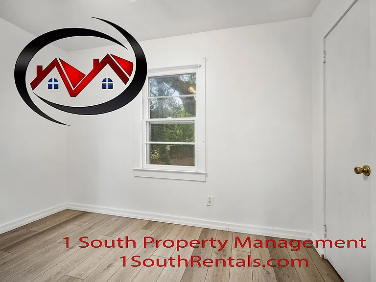7055 Langdon Dr — Photo 9
