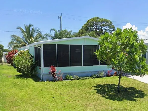 7070 SE Bluebird Cir, Hobe Sound, FL 33455