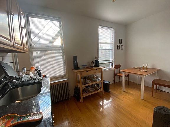 5th image of 105 Eckford St #2