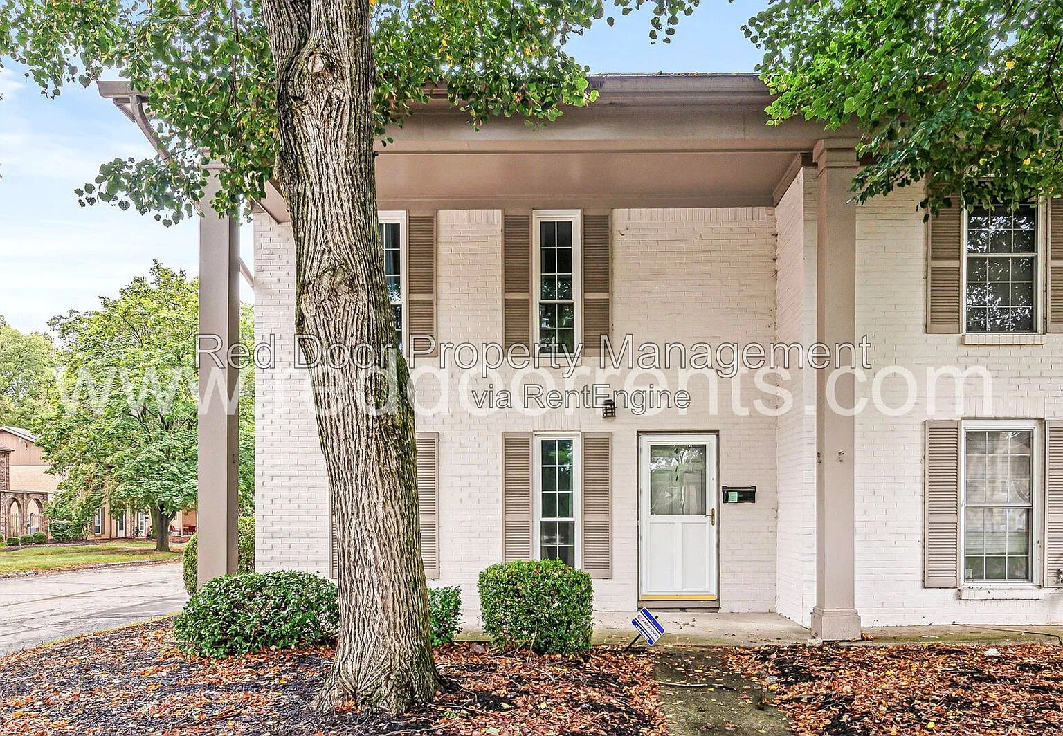 2 bed, 1.5 bath, 1320 sqft, $1,450 — Photo 2