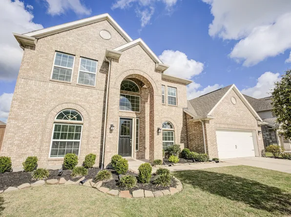 219 Bentwater Ln, Clute, TX 77531