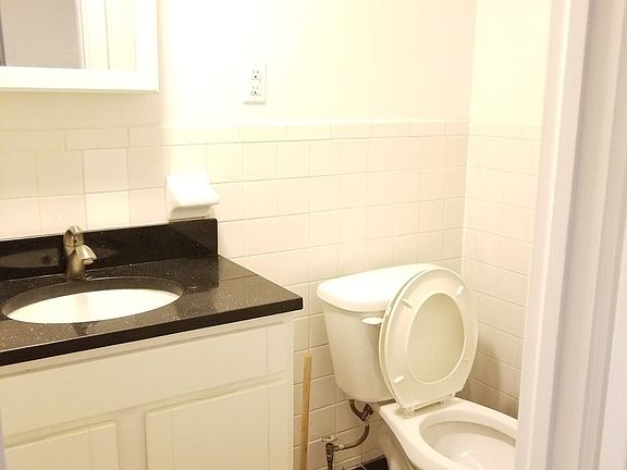 4th image of 261 1st Ave APT 4