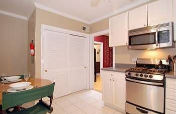 4th image of 1524 N La Salle St #1E