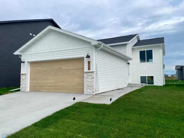 6766 68th St S, Horace, ND 58047