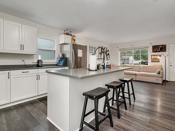 4th image of 1016 Pearson Dr