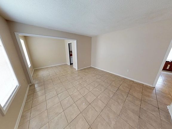 2nd image of 3189 Applewood Cv