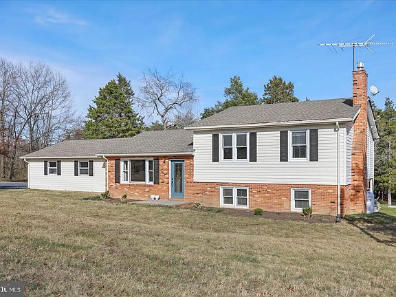 3rd image of 1832 Ridgeway Rd