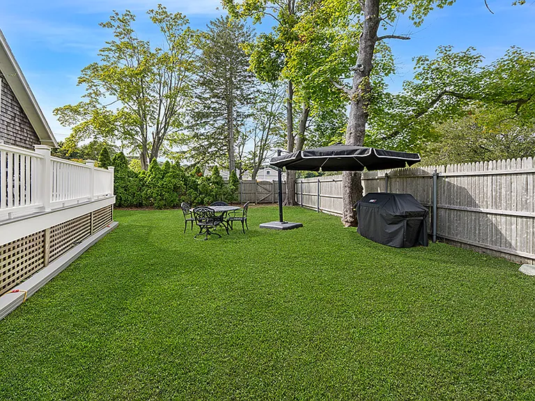 Ponquogue Ave — Photo 38